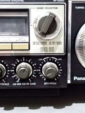 Vintage Panasonic RF-3100L / DR31. FM-LW-MW-SW. 32 BAND RECEIVER. SW DOUBLE SUPERHETERODYNE.