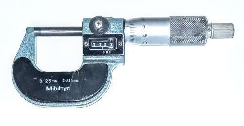 BUY NOW / NO NEED TO WAIT.  Mitutoyo 0-25mm x 0.0mm External Micrometer in Working Condition