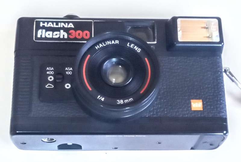 Halina Flash 300, 35mm Film Camera in Working Condition