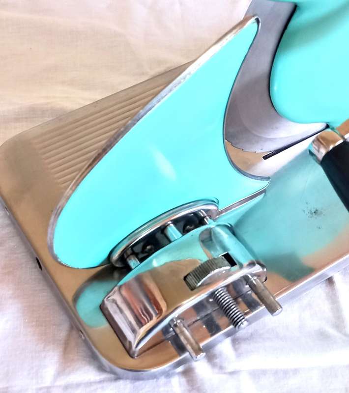 Beautiful Vintage Pineware Slicer in Pastel Colour in Working Condition