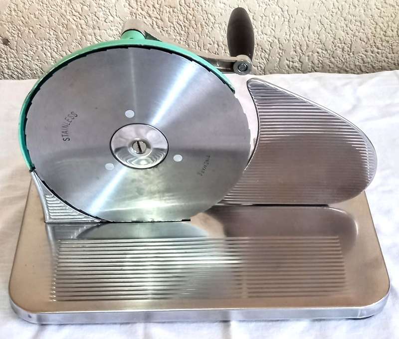 Beautiful Vintage Pineware Slicer in Pastel Colour in Working Condition