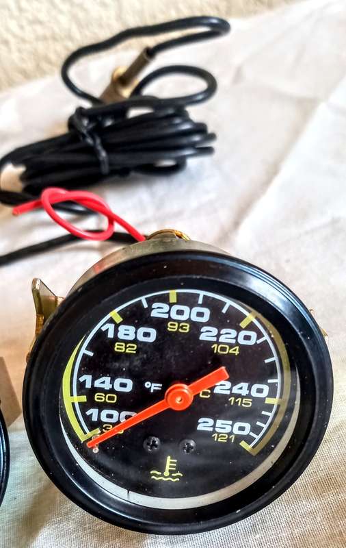 Trisco Triple Gauge set