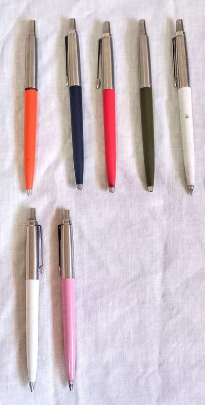 Parker Pen Collection. 12 x Pens. 1 x Pencil. 4 x Refills
