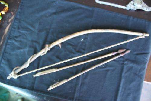 BUSHMEN/SAN TRIBAL BOW AND 2 ARROWS