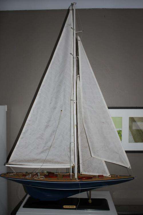 HANAH J CLASS STYLE MODEL SAILBOAT