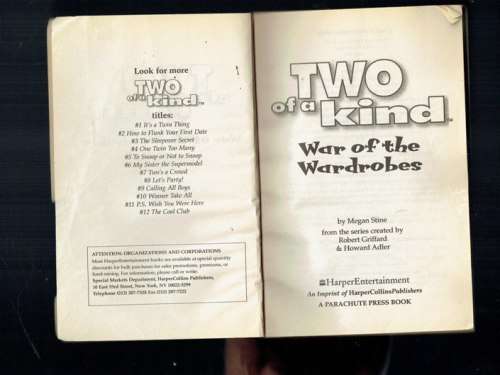 War of the wardrobes - Two of a kind series no 13 - Teen adventure series