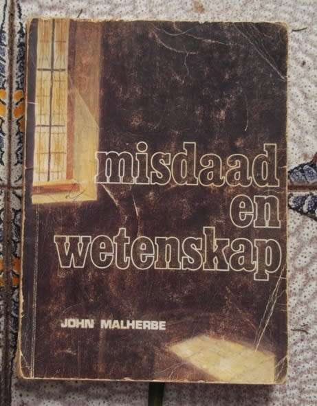 Misdaad en Wetenskap - John Malherbe - Laager - Speurverhaal uit die FBI leggers