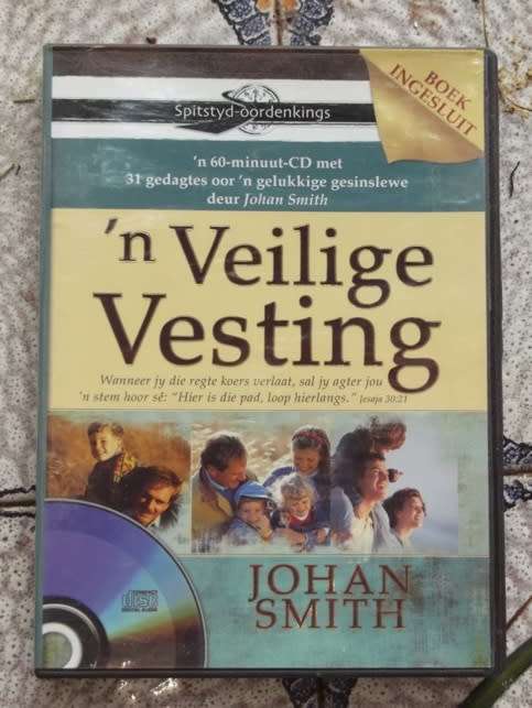 n Veilige vesting - Johan Smit - Boek en CD stel met gedagtes oor n gelukkige gesinslewe DVD043)