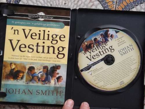 n Veilige vesting - Johan Smit - Boek en CD stel met gedagtes oor n gelukkige gesinslewe DVD043)
