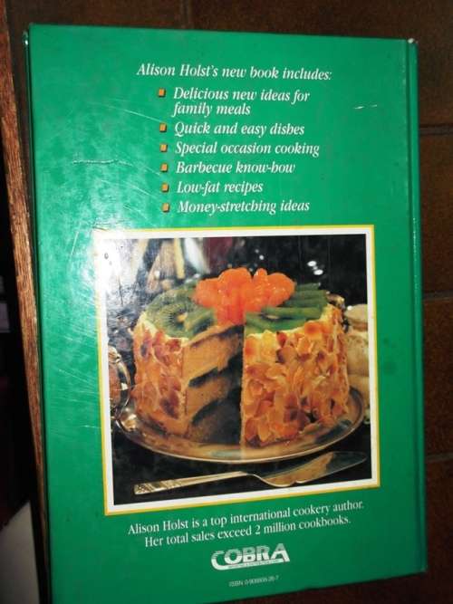 Family Favourites Cookbook - Alison Holst (a4)