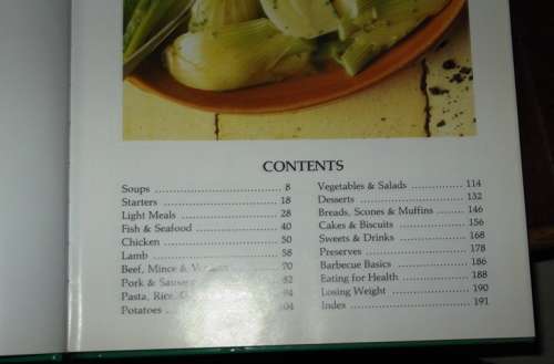 Family Favourites Cookbook - Alison Holst (a4)