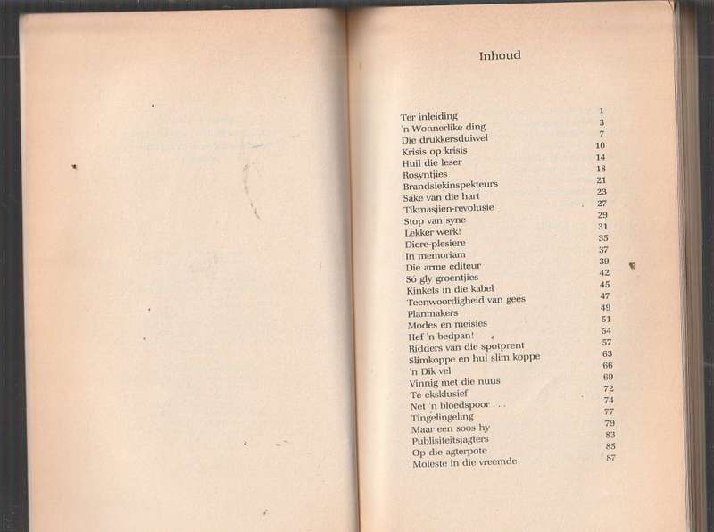 Scoops en Skandes - Hennie van Deventer (k) - Humor uit die koerantwese