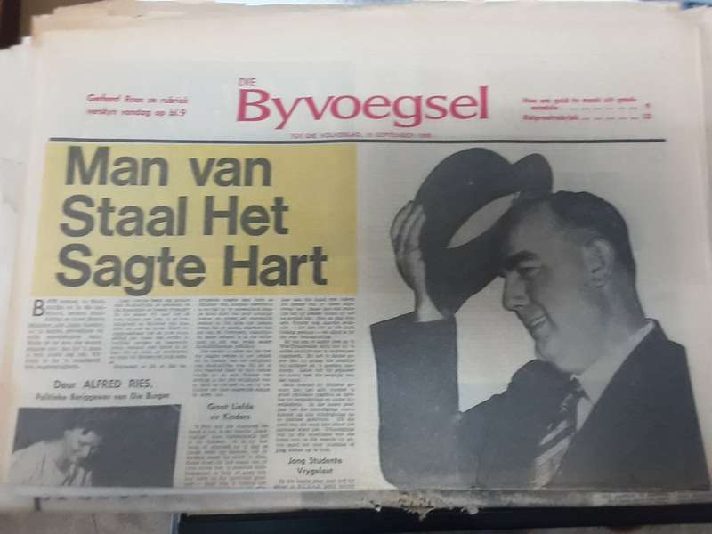 Lot van 5 Koerante Sien scans vir datums ens