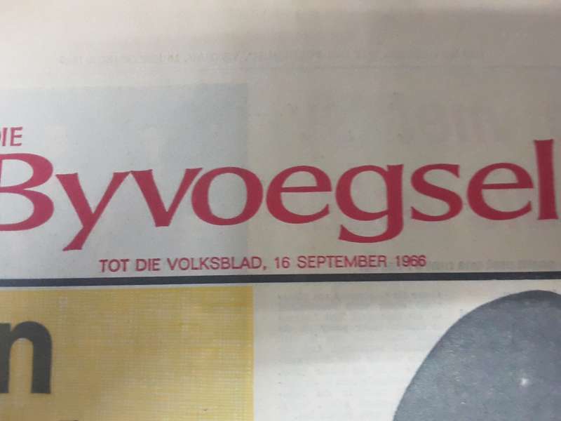 Lot van 5 Koerante Sien scans vir datums ens