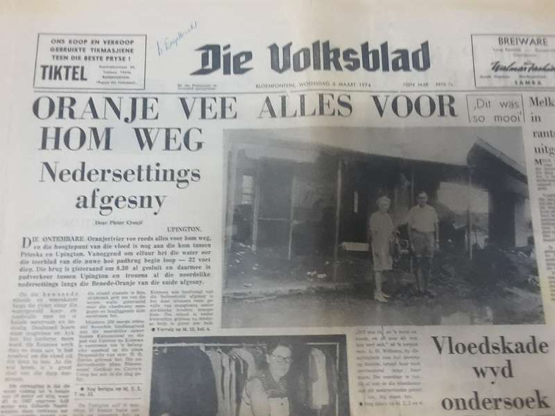 Lot van 5 Koerante Sien scans vir datums ens