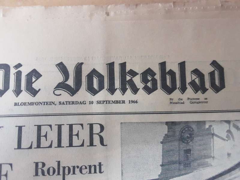 Lot van 5 Koerante - Sien scans vir datums ens (een gratis los bladsy)