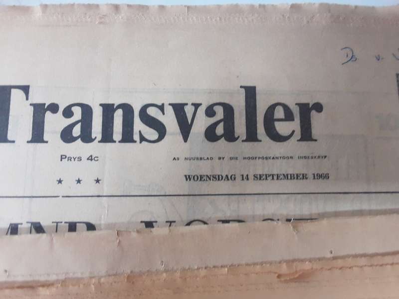 Lot van 5 Koerante - Sien scans vir datums ens (een gratis los bladsy)