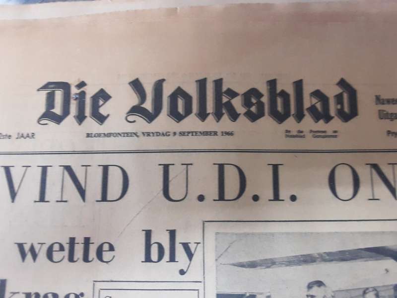 Lot van 5 Koerante - Sien scans vir datums ens (een gratis los bladsy PE Vloedkade)