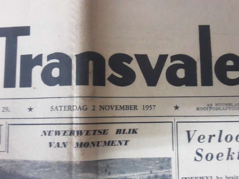Lot van 5 Koerante - Sien scans vir datums ens (een gratis los bladsy PE Vloedkade)