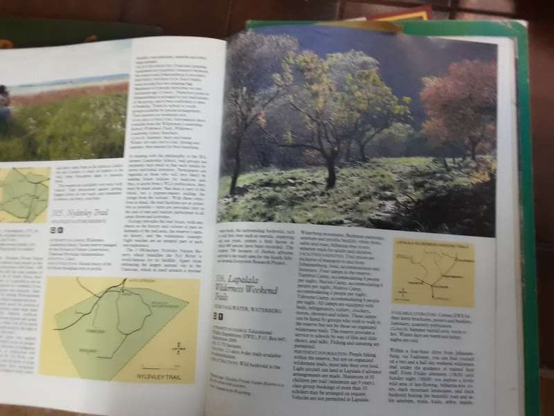 The complete guide to walks & trails in Southern Africa - Jaynee Levy (A)