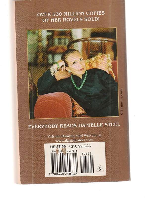 Echoes - Danielle Steel - Three generations of women journey though years of loss and survival