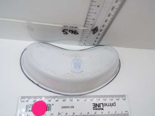 VINTAGE ,,16CM ENAMEL  ARMY HOSPITAL KIDNEY CONTAINER ,,,,