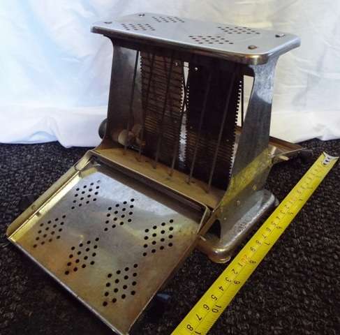 VINTAGE Collectable  Metal Toaster