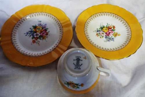 VERY NICE CROWN STAFFORDSHIRE TRIO