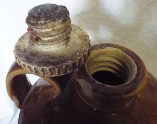 VINTAGE CERAMIC FLAGON WITH THREADED STOPPER