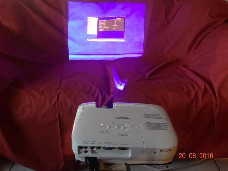 Epson EB-X9 XGA multimedia projector - virtually new