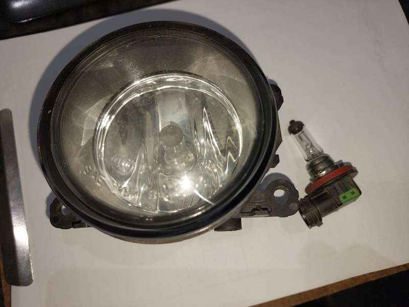 Renault foglight (P/N 8200074008, fits Megane II & other models)