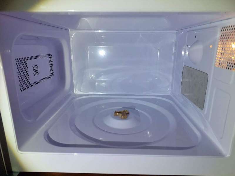 Russel-Hobbs model RHEM21L 20-litre 700 Watt mirror-front microwave oven - As new!