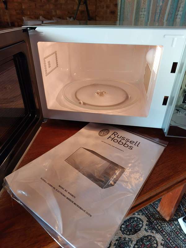 Russel-Hobbs model RHEM21L 20-litre 700 Watt mirror-front microwave oven - As new!