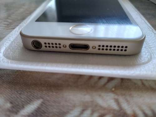 Apple iPhone SE (1st gen) / 32GB / Gold