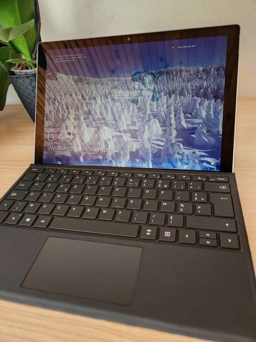 MICROSOFT SURFACE PRO (2017) *CORE m3-7Y30 / 128GB / 4GB RAM*