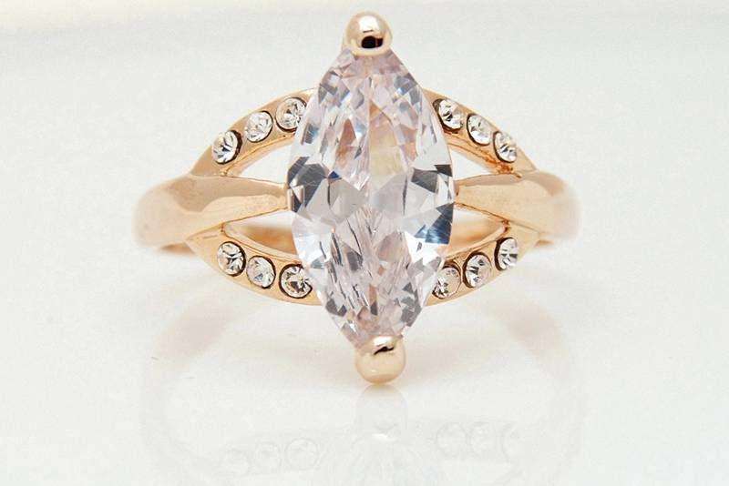 FASHION 10K Yellow Gold Filled White Sapphire Size: 7,5