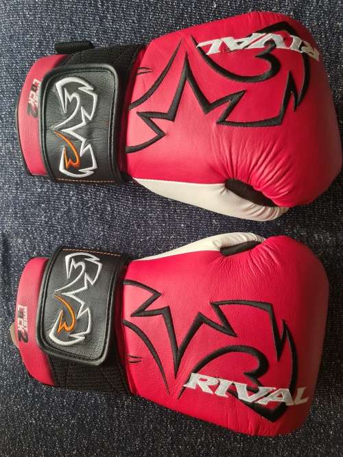 RIVAL RB11 EVOLUTION BOXING GLOVES (Unused)