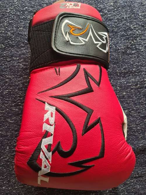 RIVAL RB11 EVOLUTION BOXING GLOVES (Unused)