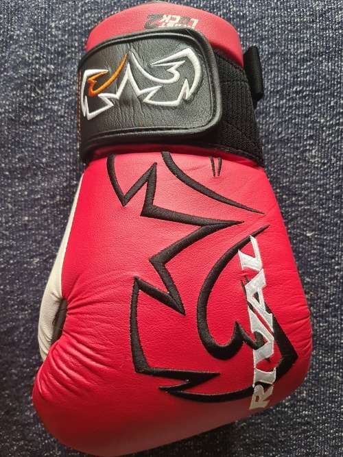 RIVAL RB11 EVOLUTION BOXING GLOVES (Unused)