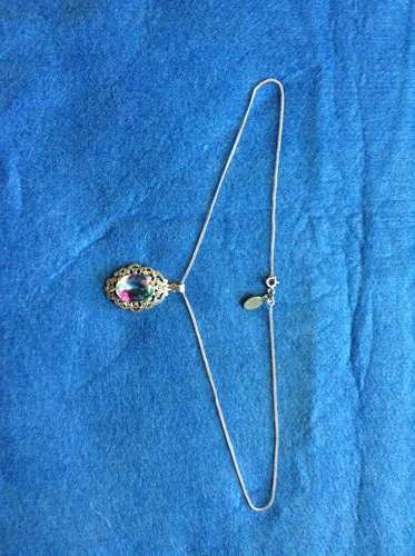 RHINESTONE PENDANT & SILVER CHAIN