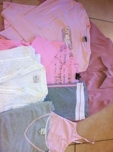 1kg Bundle of lovely secondhand clothing - Women's clothing (Pta East)