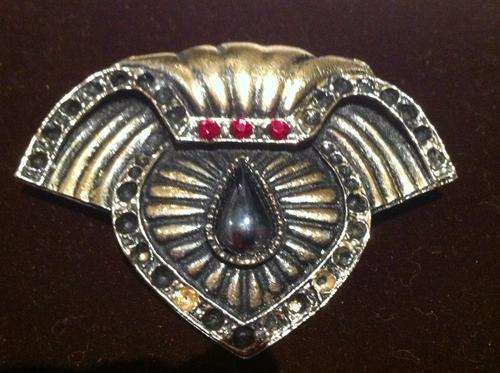 Awesome VINTAGE BROOCH! Must. Have. It. - Pefect condition.
