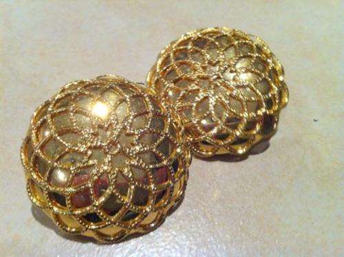 Lovely vintage earrings!