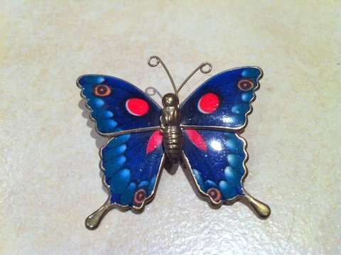 Lovely vintage butterfly brooch/pin!