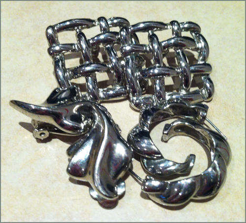 Lot of lovely vintage earrings x3