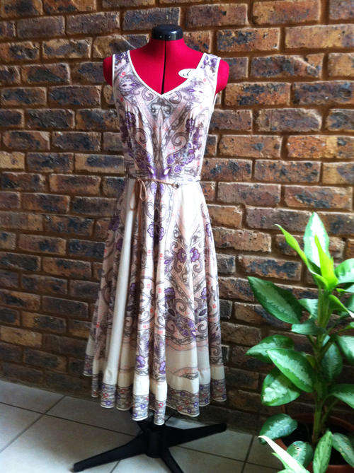 Breathtaking vintage dress! Size 10/12