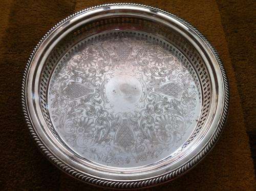 EXHUISITE ANTIQUE SILVER PLATED TRAY - Have a look! Top: 30cm; Bottom: 24cm