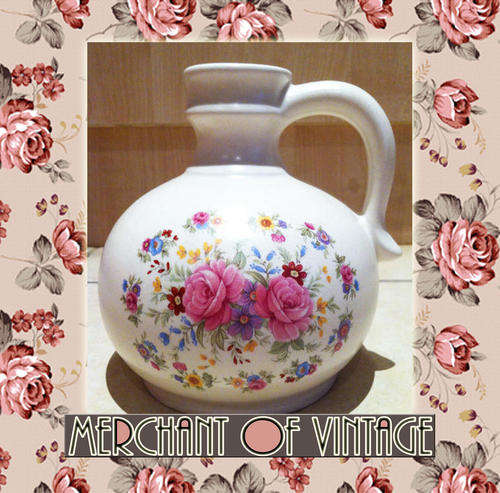 Beautiful CRESCENT POTTERIES (EST.1952) vase