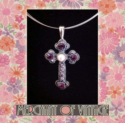 Gorgeous vintage necklace by 'Honey Jewellery'