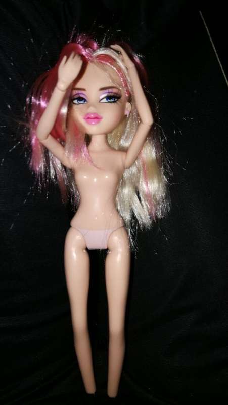 MGA Bratz Doll - Twisty Style Cloe nude doll